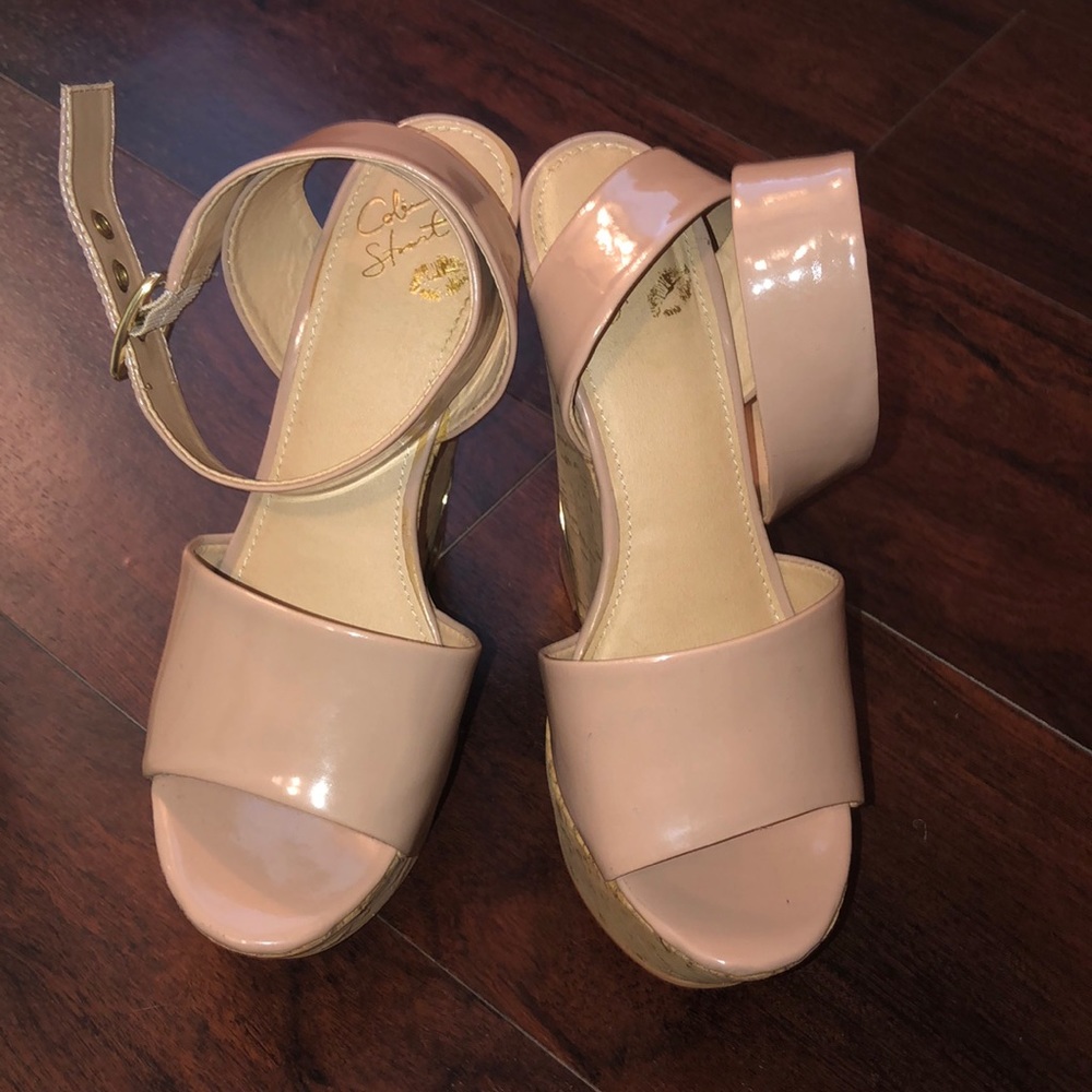 Nude wedges